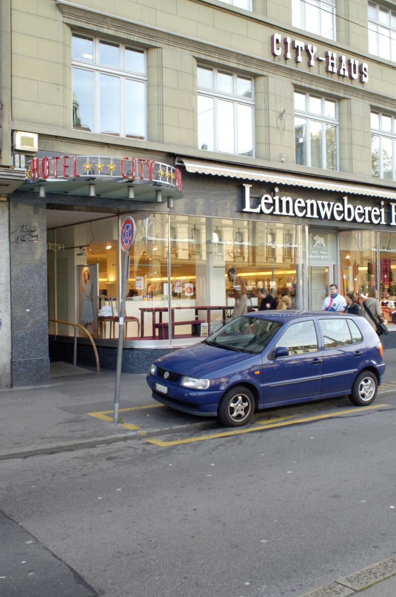 Am Bahnhof 3*